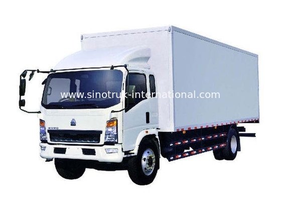Light Duty Commercial Trucks / Delivery 17 Foot Box Truck With Low Fuel Consumption