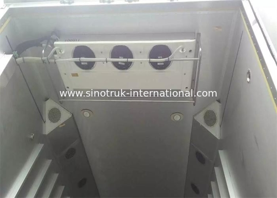 Commercial Refrigerated Truck SINOTRUK HOWO 20 - 25 CBM German MAN Engine Euro 4