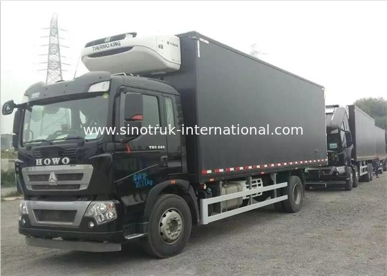 Commercial Refrigerated Truck SINOTRUK HOWO 20 - 25 CBM German MAN Engine Euro 4