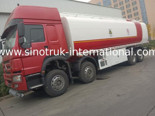 SINOTRUK HOWO Czerwony wóz z czołgami olejowymi 400KM 8×4 12 kół Duża pojemność