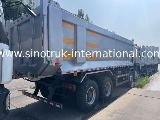 SINOTRUK HOWO 371HP 8X4 Kierownicza Wykonawczość Stara przednia strona wojskowa zderzak dla obszarów górniczych Dwa światła ostrzegawcze pojemnik typu U
