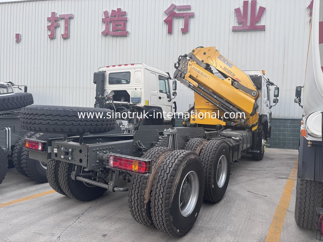 SINOTRUK Truck Mounted Cranes Equipment 12 Tons XCMG For Lifting 6X4  Knuckle Boom Crane Yellow, eye-catching, Military bumper