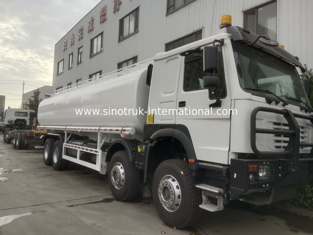 SINOTRUK HOWO Red 371HP 8×4 12Wheels High Capacity Oil Tank Truck 30CBM